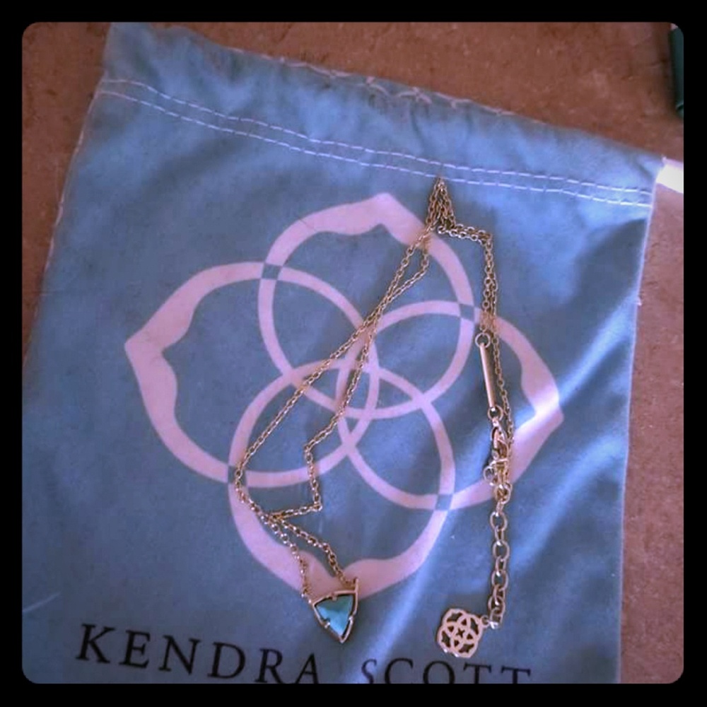 Kendra Scott necklace